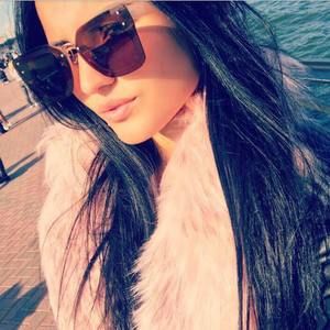 Meet your Posher, Débora